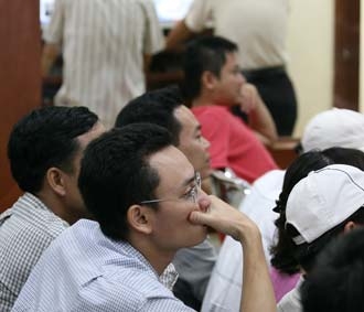 Một phiên nuối tiếc đối với những quyết định bán giá sàn đầu phiên.