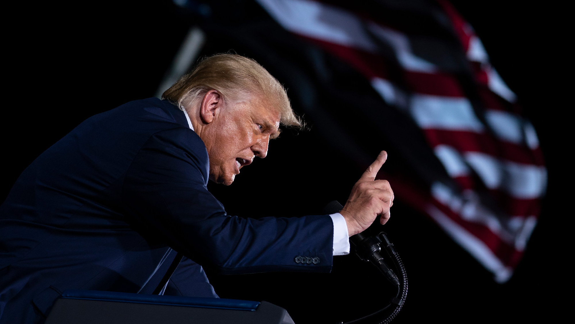 Ông Trump từng ám chỉ rằng ông có thể không nhượng bộ nếu thua cử - Ảnh: FT.