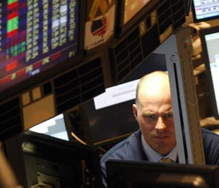 Chứng khoán Mỹ lại tiếp tục giảm điểm phiên giao dịch hôm thứ Ba do tác động từ diễn biến kinh tế không mấy sáng sủa trên thế giới - Ảnh: Reuters.