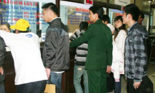 Ga Hà Nội bán 1.200 vé tàu Tết qua tin nhắn