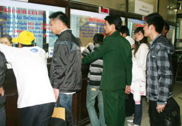 Ngoài hình thức mua vé qua các đại lý, mua qua điện thoại, tới ga để mua vé trực tiếp khách hàng đã có thêm một cơ hội lựa chọn khi muốn mua vé tàu Tết.