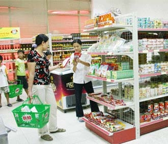 Trong bối cảnh lạm phát, yếu tố giá cả được người tiêu dùng quan  tâm và thu hẹp về chủng loại hàng hoá trong sự lựa chọn.