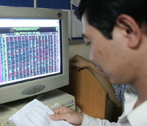 Ở góc độ nhà đầu tư, nên đòi hỏi các doanh nghiệp phát hành cổ phiếu cung cấp thật đầy đủ thông tin - Ảnh: Việt Tuấn.