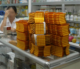 Hiện tượng phổ biến là việc nhái nhãn hiệu các loại thuốc của các công ty có uy tín trên thị trường.