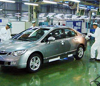 Tại nhà máy lắp ráp ôtô Honda ở Việt Nam.