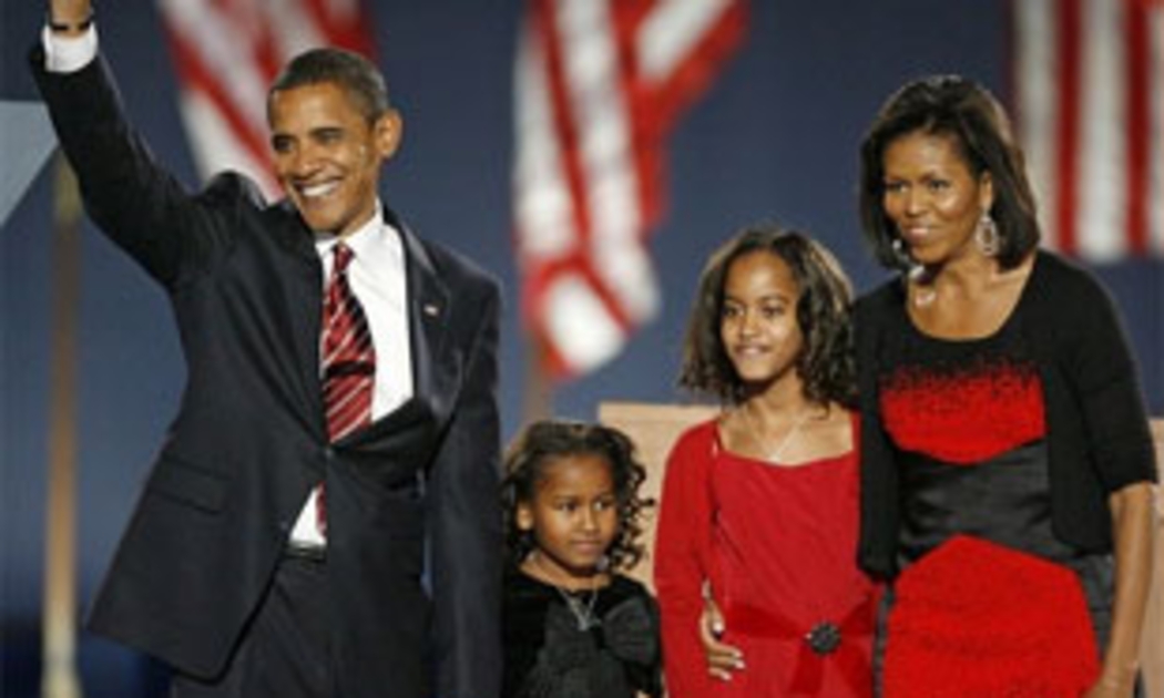 Ông Barack Obama đã chính thức trở thành vị tổng thống da màu đầu tiên của Hợp chủng quốc Hoa Kỳ - Ảnh: AP.