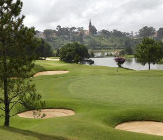 Dalat Palace Golf Club, nơi sẽ diễn ra giải golf vì môi trường The Guide Awards 2008 vào sáng 12/7.