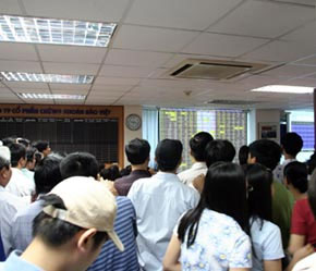 Tại sàn Hà Nội, khối lượng giao dịch tăng mạnh.