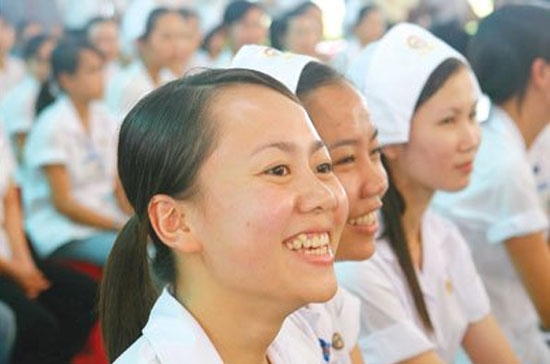 Công nhân may ở Bình Dương tham gia một lớp đào tạo về quyền và nghĩa vụ của người lao động - Ảnh: Lê Toàn.