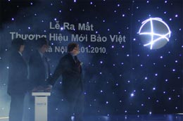 Lãnh đạo Bảo Việt bấm nút ra mắt thương hiệu mới.