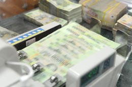 Theo Bộ trưởng Võ Hồng Phúc, kiềm chế lạm phát thì thắt chặt tín dụng là điều đương nhiên.