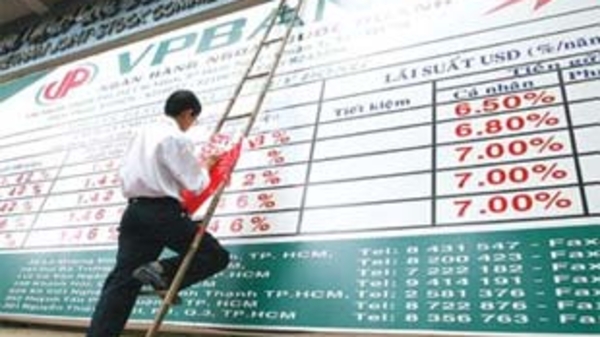 Lãi suất: Giảm đầu ra, không giảm đầu vào