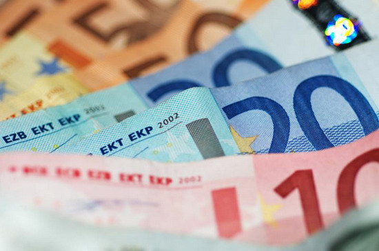 EU cho rằng, các tổ chức xếp hạng tín dụng đã khiến khủng hoảng nợ lan rộng thêm.