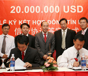 Lễ ký hợp đồng tín dụng giữa hai bên.