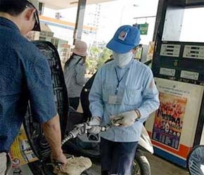 Nhà nước sẽ không bù lỗ cho các doanh nghiệp kinh doanh xăng dầu - Ảnh: TT.