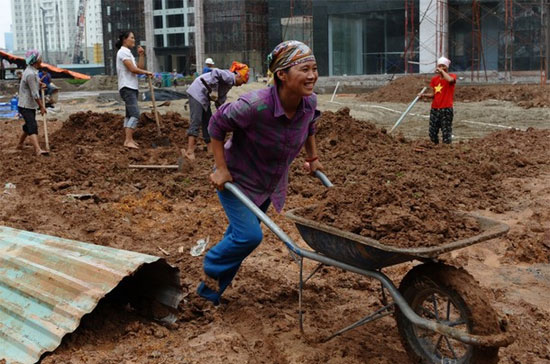 Việc giảm giá bất động sản giúp cho doanh nghiệp có nguồn vốn để xử lý các khó khăn trước mắt - Ảnh: Getty.