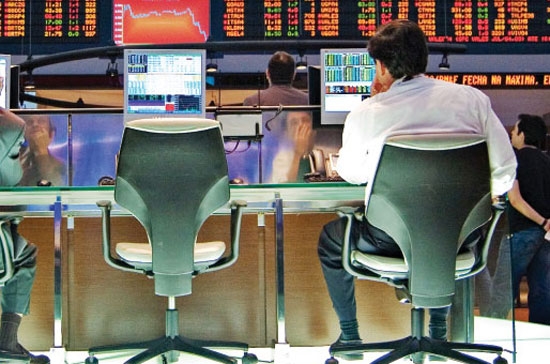 Theo WB, rủi ro lớn nhất cho viễn cảnh tăng trưởng toàn cầu hiện nay là khả năng giá lương thực và dầu lửa còn tăng cao thêm, cũng như tình trạng nợ nần và thâm hụt ngân sách ở các nước giàu.