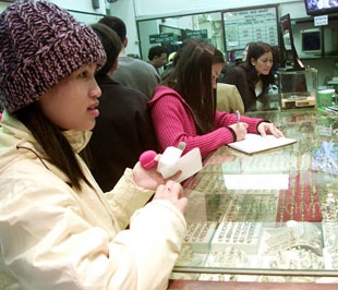 Sáng nay, “cơn sốt” vàng tăng “nhiệt” trở lại.