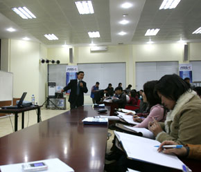 Công tác đào tạo hiện nay vẫn chưa gắn với nhu cầu.