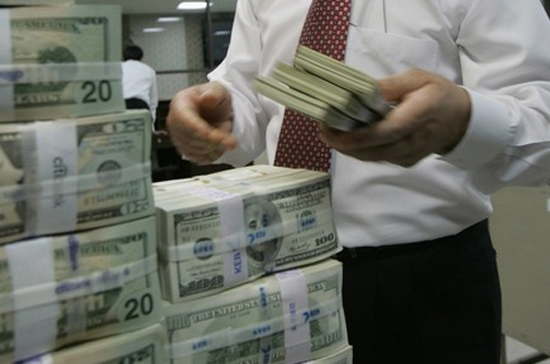 VND đã chịu sức ép giảm giá so với USD trong một thời gian dài.