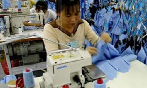 Lao động Việt Nam ở nước ngoài trước nguy cơ mất việc