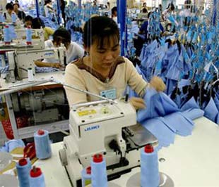  Việc chủ sử dụng cắt giảm nhân công và trả lao động về nước dự báo sẽ gia tăng vào đầu năm 2009.