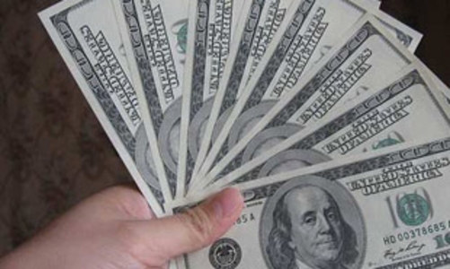 Làm gì để doanh nghiệp không găm giữ USD?