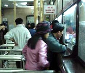 Mua vé tàu trong dịp Tết Mậu Tý 2008.