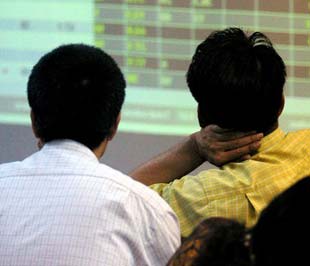 Thị trường thường có phản ứng thái quá khi thông tin xấu hơn mong đợi - Ảnh: Việt Tuấn.