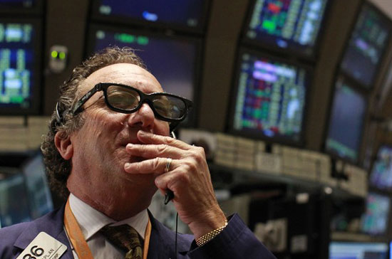 Thị trường đảo chiều vào phút chót - Ảnh: Reuters.