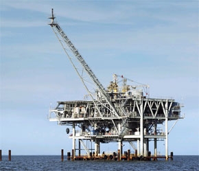 Việc giải quyết tranh chấp giữa Trung Quốc và Nhật Bản xung quanh quyền khai thác khí đốt ở biển Hoa Đông dù đã qua 11 vòng đàm phán, vẫn bế tắc.