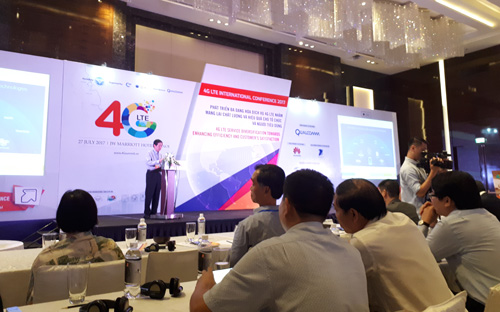 <span style="font-family: "Times New Roman"; font-size: 14.6667px;">Ông Trần Tuấn Anh, Trưởng phòng Cơ chế Chính sách và Quy hoạch, Cục Viễn thông, báo cáo về hiện trạng sử triển khai 4G tại Việt Nam.</span>