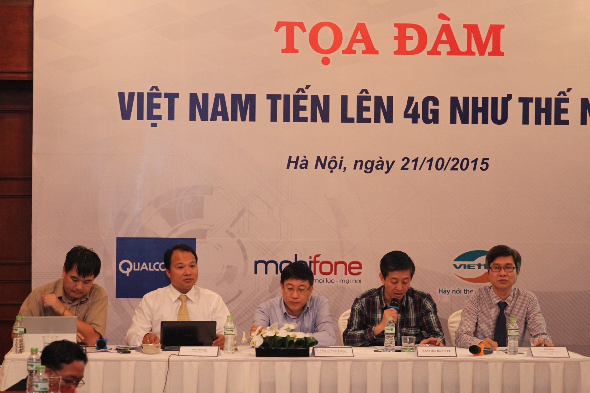 Buổi tọa đàm “Việt Nam tiến lên 4G như thế nào?” do ICT Press Club tổ chức chiều ngày 21/10/2015.<br>