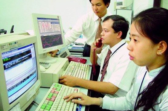 Nhân viên bộ phận kinh doanh của Eximbank - Ảnh: Kinh Luân.