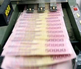 Một điều chỉnh công bằng hơn với các ngân hàng thương mại trong bối cảnh lãi suất huy động tăng cao như hiện nay.