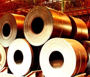 Sự điều chỉnh tăng của giá các loại nguyên liệu đầu vào như điện, than... cũng góp phần làm cho giá thép có xu hướng tăng - Ảnh: Việt Tuấn