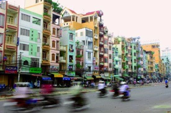  Nhà ống và xe gắn máy đã thực sự trở thành biểu tượng quốc gia của Việt Nam - Ảnh: Lê Toàn.