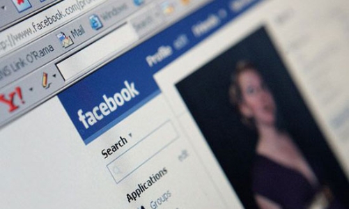 Facebook “xô đổ
