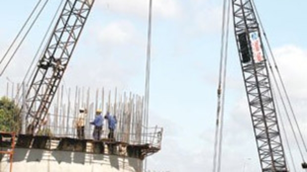 Khắc phục đình trệ và ngăn ngừa lạm phát: Thách thức mới