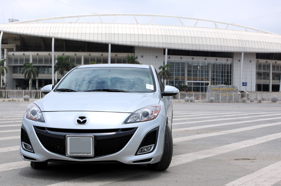 Mazda3 hatchback 2010 có vẻ đẹp nữ tính rất "con gái" - Ảnh: Bobi.