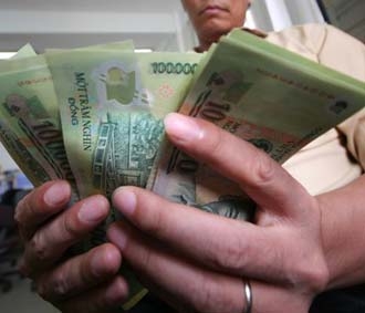 Với tình hình hiện nay, sẽ khó có thể xảy ra một cuộc tấn công tiền tệ nhằm vào VND từ các hedge fund quốc tế, trong khi khả năng tấn công từ trong nước cũng rất nhỏ - Ảnh: Việt Tuấn.