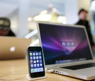 Apple đã bán được 5,2 triệu chiếc iPhone trong quý 2, tăng 626% so với doanh số 717.000 chiếc cùng kỳ năm trước - Ảnh: Reuters.