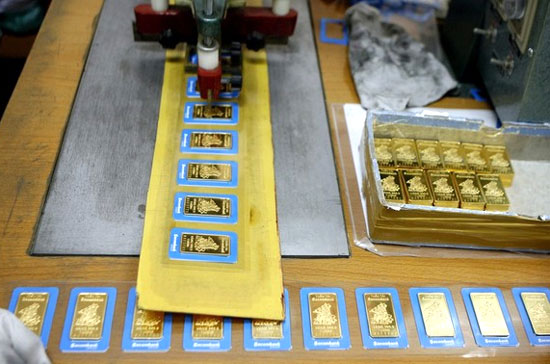 Trong tháng 5, kim ngạch xuất khẩu nhóm đá quý, kim loại quý và sản phẩm đã tăng vọt lên mức khoảng 800 triệu USD, chiếm gần 90% tổng kim ngạch nhóm hàng này từ đầu năm đến nay - Ảnh: Reuters.