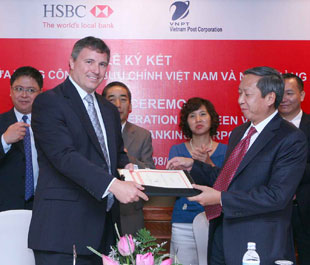 Lễ ký biên bản ghi nhớ giữa HSBC với VNPOST.
