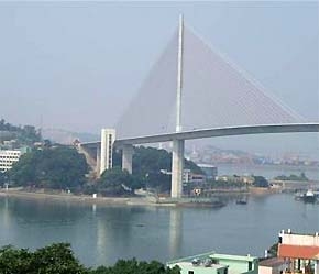 Cầu Bãi Cháy là một trong nhiều dự án sử dụng nguồn vốn ODA.