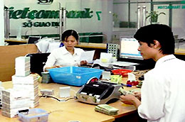 Mức lãi suất huy động USD cao nhất tại Vietcombank đã lên 5,5%/năm.