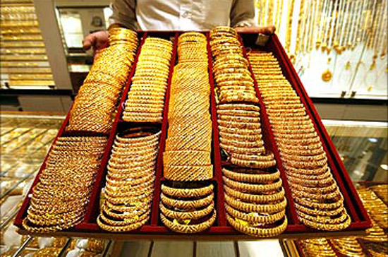 Cán cân quyền lực vàng trên thế giới biến thiên mạnh theo tình trạng giá vàng.