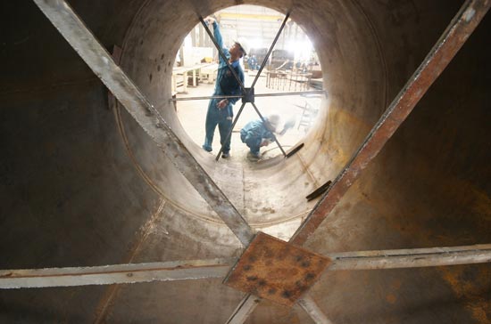 Bức tranh thực của tập đoàn Nhà nước vẫn chưa hoàn toàn rõ nét khi có nhiều ý kiến cho rằng thực chất giám sát mới làm được một phần về chính sách, pháp luật, còn về hiệu quả quản lý sử dụng vốn của Nhà nước thì mới chỉ chỉ ra “phần nổi” - Ảnh: Việt Tuấn.