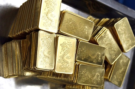 Giới kinh doanh kim hoàn dự báo, với việc giá vàng tăng mạnh hôm nay, nhiều khả năng thị trường sẽ đón một đợt xả hàng mới của người dân - Ảnh: Reuters.