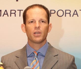 "Sản phẩm Dynamics bao gồm rất nhiều ứng dụng và chương trình khác nhau như quản lý tài chính, kế toán, quản lý dây chuyền cung ứng, quản lý hàng tồn kho..."